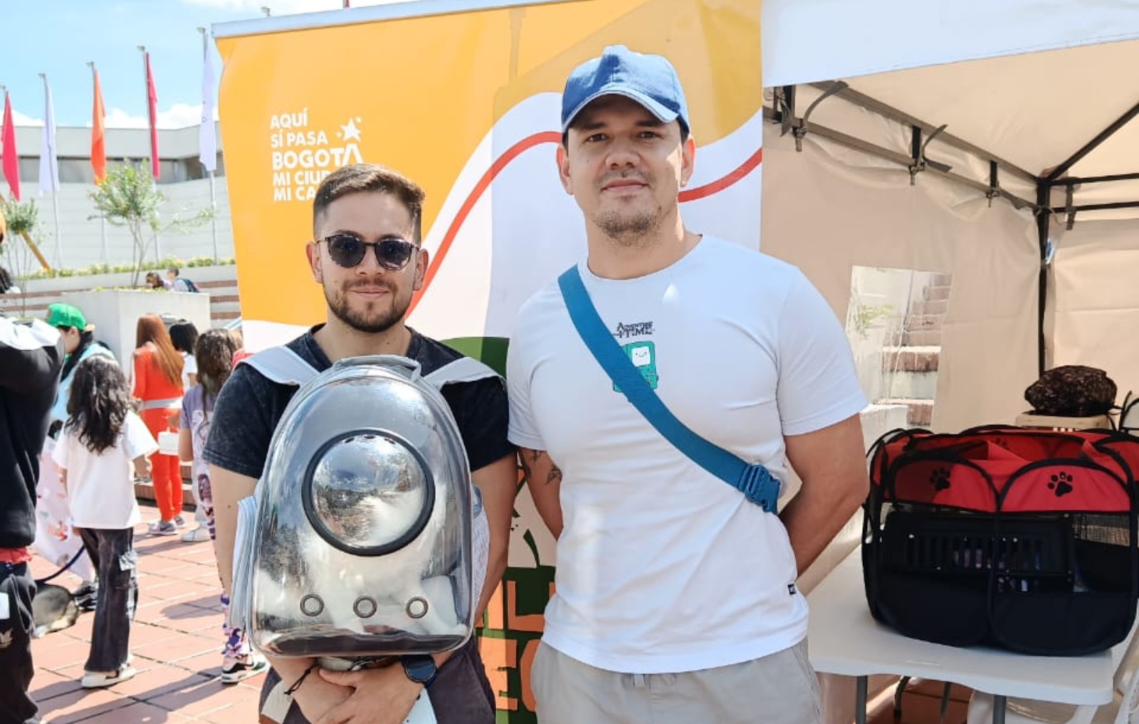 Familia feliz en jornada de adopciones